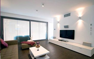 Одноуровневый натяжной потолок